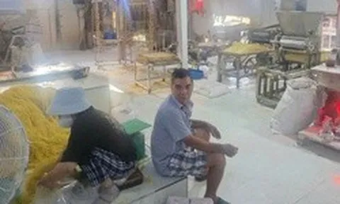 Triệt phá cơ sở sản xuất mì tươi do cặp vợ chồng cầm đầu "ngậm" hàn the và thủy tinh lỏng: Hơn 2.800 tấn đã tuồn ra thị trường suốt 12 năm