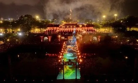 Đại Nội Huế sáng đèn miễn phí, bên trong “Hoàng cung huyền ảo” có gì đặc biệt?