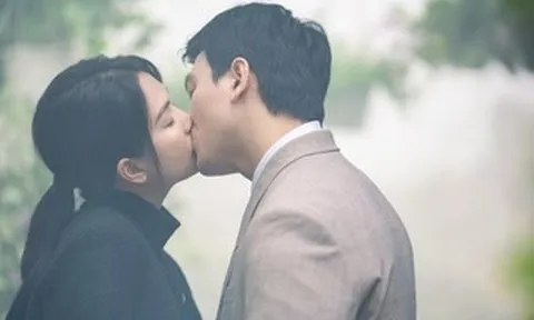 Ngọc Trinh "yêu đương" Lê Xuân Tiền, hôn nhau nồng nàn