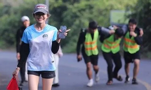 CLIP: Từ sân bay trực thăng lên đỉnh Bàn Cờ, gần 300 người đi bộ vì Sơn Trà