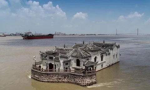 Kỳ lạ ngôi chùa hơn 700 năm giữa sông Trường Giang, bất chấp đại hồng thủy