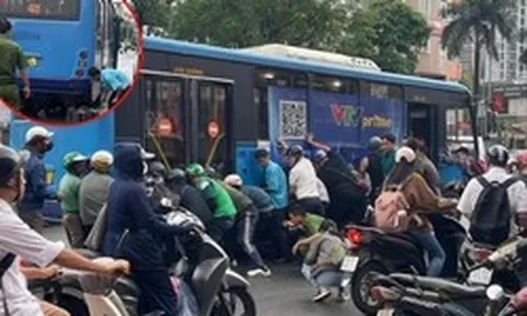Hà Nội: Hiện trường vụ hàng chục người nâng xe buýt cứu người phụ nữ kẹt dưới gầm xe, tình trạng nạn nhân