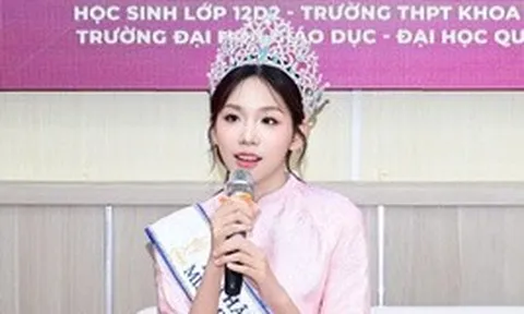 Hoa hậu Hà Linh cùng hoa hậu Phan Kim Oanh trở về trường cũ, trao quà tri ân thầy cô