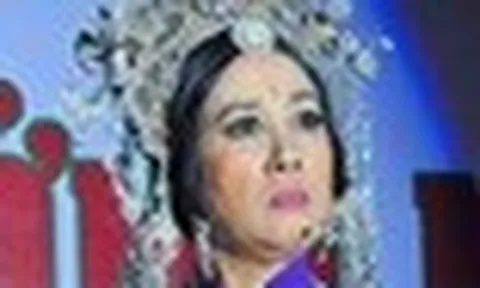 Nữ nghệ xin lỗi đồng nghiệp: "Chẳng thà tôi đi rửa chén, còn hát là phải hát cho đàng hoàng"