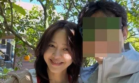 Minh tinh "Nhà vua và chàng hề" tái hôn tuổi 49 với một bác sĩ