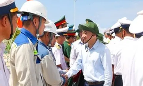 Thứ trưởng Trần Văn Thuấn: Y bác sĩ ở Trường Sa là “nguồn nội lực” để phát triển y tế biển đảo