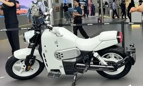 Mẫu xe máy điện chạy tới 500 km mới phải sạc, tích hợp ADAS như ô tô