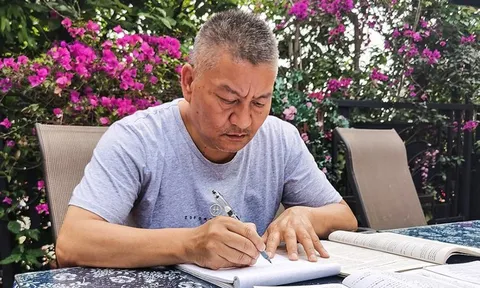 27 lần dự kỳ thi đại học khốc liệt nhất thế giới, thí sinh U60 gây bão mạng
