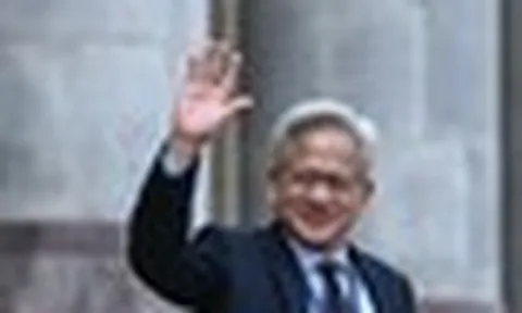Đến Trung Quốc cùng ông Trump, CEO Nvidia Jensen Huang không quên làm một điều y hệt hồi thăm Việt Nam