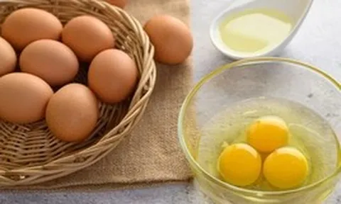 Ăn 3 quả trứng sống mỗi ngày để cứu tóc rụng, người đàn ông nhận cái kết bất ngờ