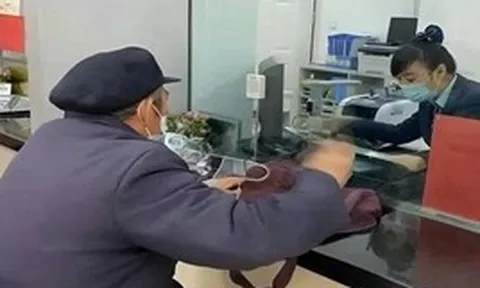 Phát hiện nhân viên ngân hàng cố tình trì hoãn phục vụ cụ ông chuyển khoản 200 triệu đồng: Công an Hà Nội vào cuộc điều tra