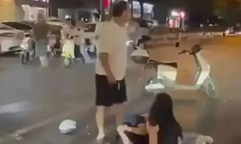 Bị bắt quả tang ngoại tình trước khách sạn, vợ có thái độ khiến chồng "sôi máu"