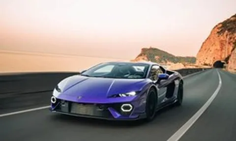 CEO Lamborghini: Siêu xe điện chưa thể thay thế cảm xúc của động cơ xăng