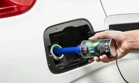 Người tiêu dùng cần tìm hiểu rõ phụ gia 'bảo vệ xe trước xăng E10' bán tràn lan trên mạng