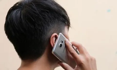 Bán sạch trâu bò giúp anh trai “tìm con”, đôi vợ chồng vùng cao bật khóc sau một cuộc điện thoại từ Hà Nội