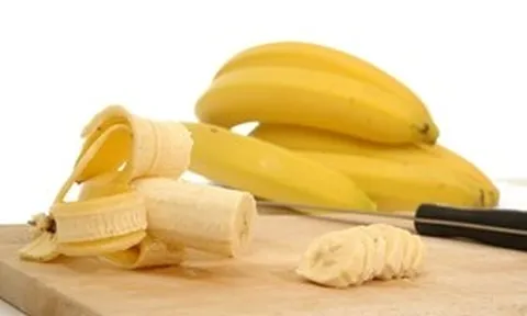 Ăn chuối kiểu "lạ", người đàn ông 73 tuổi suýt mất mạng