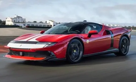 Lo ngại khách hàng quay lưng, Ferrari lên tiếng về kế hoạch bán xe xăng song song với xe điện
