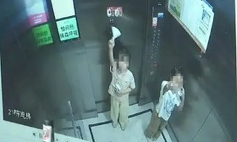 Mắc kẹt trong thang máy, 2 bé gái cầu cứu 35 lần và cái kết