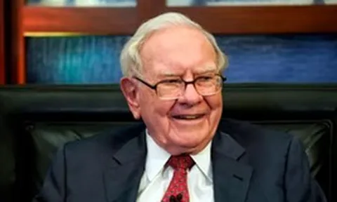 Chế độ ăn "như trẻ 6 tuổi" giúp tỉ phú Warren Buffett 95 tuổi vẫn khỏe mạnh, minh mẫn, bác sĩ tiết lộ: Bí quyết không nằm ở những gì bạn ăn!
