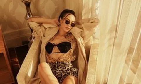 Hậu ly hôn chồng Tây, một siêu mẫu 9X ngày càng quyến rũ, sống cùng con trai trong nhà thuê 200m2 ở TP.HCM