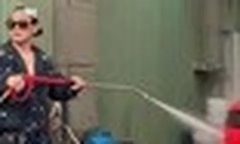 Ca sĩ Lâm Hùng 49 tuổi: "Kinh tế khó khăn tôi phải rửa xe kiếm tiền"