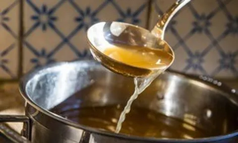 Phốt pho và kali trong máu tăng vọt, suy thận sau 2 tuần uống 1 loại canh