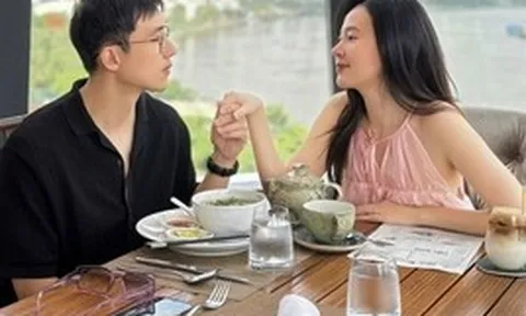 Midu mặc váy rộng thùng thình bên chồng thiếu gia, thay đổi 1 thứ giống mẹ bỉm
