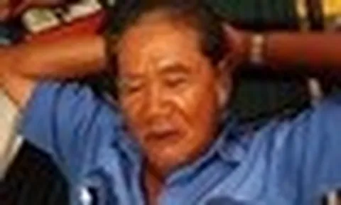 Nam nghệ sĩ phải đi trông xe, sống không nhà cửa: "Trời ơi"