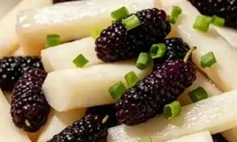 Loại quả tím đen đang vào mùa: Được ví như "thuốc bổ tự nhiên" cho thận, mắt và tóc, chợ Việt bán đầy, không đắt nhưng nhiều người bỏ qua