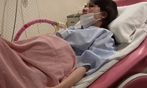 Nữ sinh 17 tuổi ruột "lỗ chỗ" như tổ ong, hàng trăm polyp chen chúc nhau khiến bác sĩ cũng phải hoảng hốt
