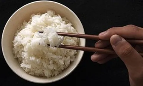 Bác sĩ Nhật khuyên dùng: Chế độ ăn “3 vàng” chống lão hoá, ăn cơm trắng với thứ này giảm lượng đường trong máu sau ăn tới 24%