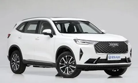 Mẫu xe hybrid hạ giá kỷ lục tại Việt Nam có phiên bản mới: Động cơ tiết kiệm hơn, màn hình trung tâm 14,6 inch, hệ thống trợ lái cấp độ 2