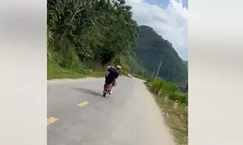 “Bốc đầu” xe máy rồi đăng mạng xã hội, nam thanh niên bị tịch thu phương tiện
