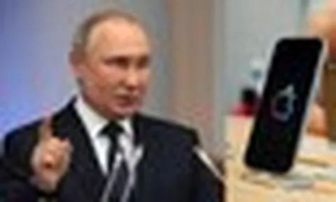 73 tuổi rồi, Tổng thống Putin vẫn quyết "nói không" với iPhone hay Android, vậy mọi người liên lạc với ông kiểu gì?
