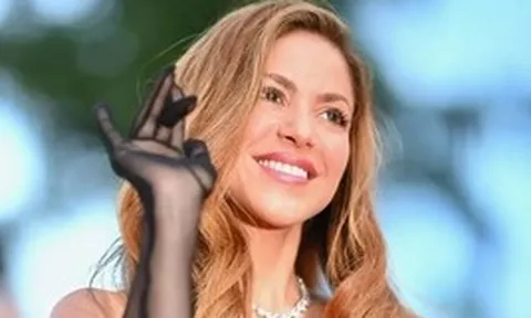 Người đàn ông rời khách sạn cùng Shakira là ai