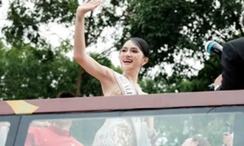 Hương Giang diễu hành bằng xe buýt 2 tầng sau khi đăng quang Á hậu: Tài xế và chủ xe bị lập biên bản