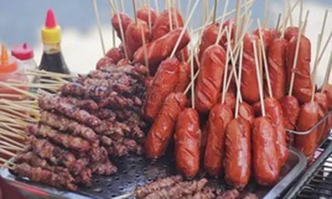 Lời khuyên dành cho những ai đang ăn xúc xích, thịt nguội mỗi sáng