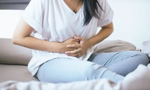 Đau bụng dữ dội, người phụ nữ 52 tuổi sốc nặng sau khi đi cấp cứu