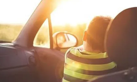 Phát hiện 2 trẻ nhỏ tử vong trong xe ô tô giữa nắng nóng ở Pháp