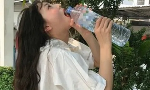 Người phụ nữ uống 13 lít nước mỗi ngày, tưởng sống healthy nhưng bác sĩ phát hiện bí mật động trời nhờ 1 câu "vạ miệng"