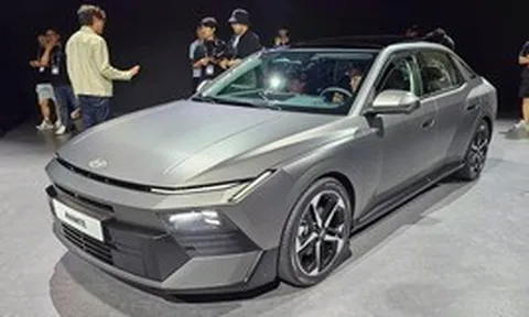 Tin xe 27/6: Hyundai Elantra thế hệ mới lột xác, Vietnam Airlines tăng đội bay