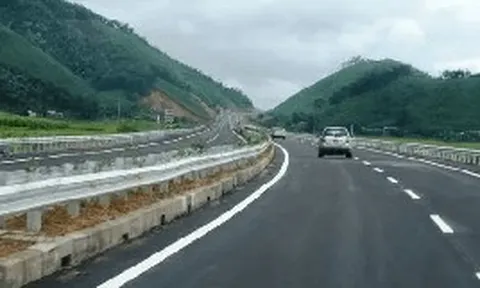 Phát hiện 1 chiếc xe làm từ “đồ chơi” chạy trên đường với tốc độ lên tới 111 km/h