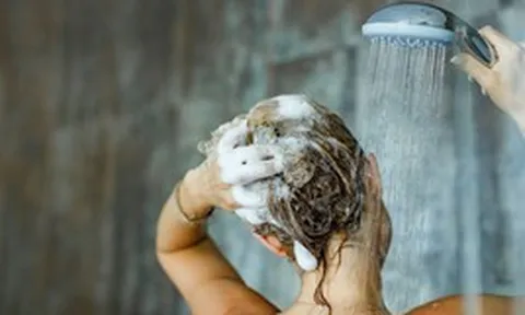 Gội đầu thế nào mới là đúng? Đơn giản nhưng hầu hết mọi người đều sai