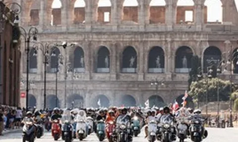 25.000 chiếc Vespa từ 67 quốc gia vừa hội tụ tại một thành phố