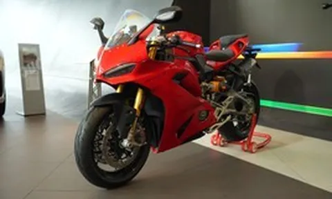 Ducati Panigale V2 S mang động cơ nhẹ nhất lịch sử hãng về Việt Nam