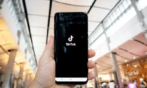 Đừng để AI "dắt mũi": Chúng ta đang đi du lịch hay chỉ là con rối của thuật toán trên mạng xã hội?