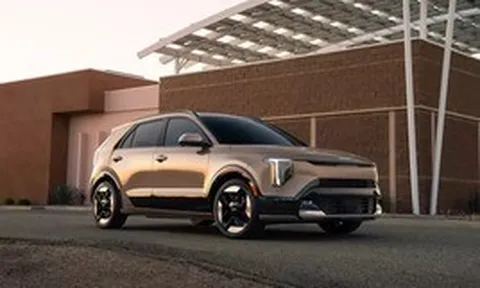 Tin xe 4/7: Kia Niro 2027 nâng cấp, BYD Seal 08 chạy 400 km không xăng