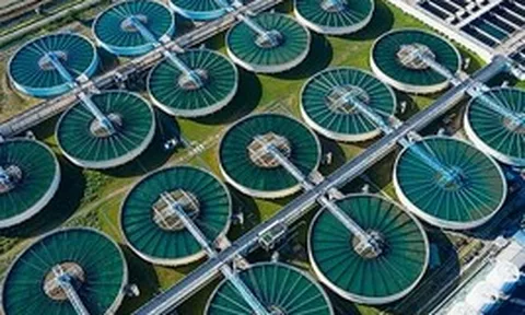 Nước láng giềng của Việt Nam biến nước biển thành thứ cả thế giới cần đến, giá rẻ không tưởng