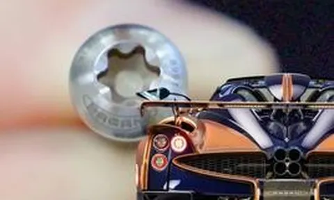 Đây là lý do cứ thấy xe sang ngoài đường là né vội: Chỉ tiền ốc vít cũng đắt hơn Porsche 911