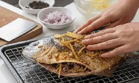 Vì sao khi nấu cá người ta thường thêm gừng? Hóa ra không chỉ để khử mùi tanh
